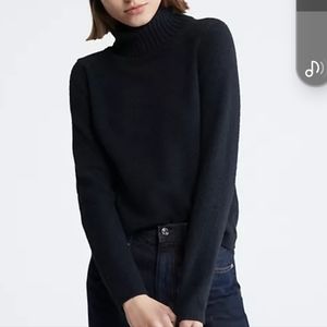 Sm Calvin Klein crop sweater